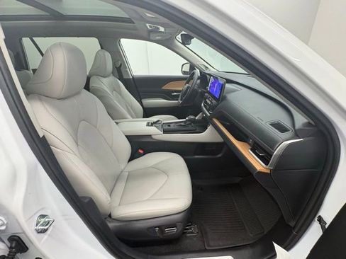 Used 2024 Toyota Grand Highlander AWD image 39