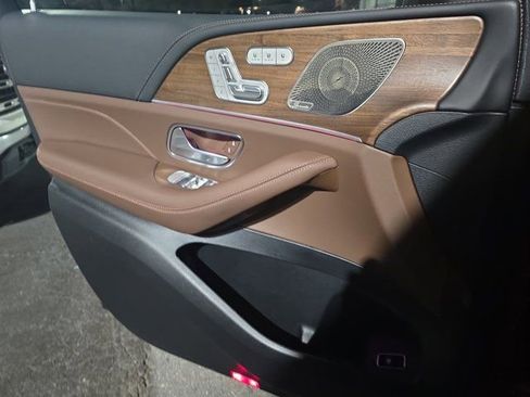 Used 2025 Mercedes-Benz GLS 63 AMG 4MATIC image 27