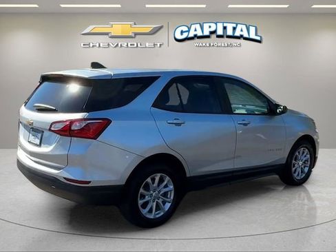 Used 2021 Chevrolet Equinox LS w/ LS Convenience Package FWD image 5