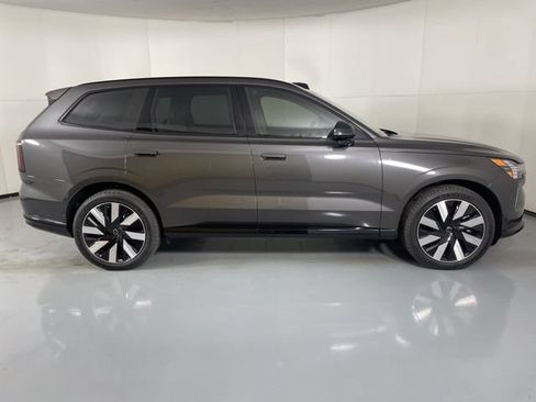 Used 2025 Volvo EX90 Ultra AWD/4WD image 9