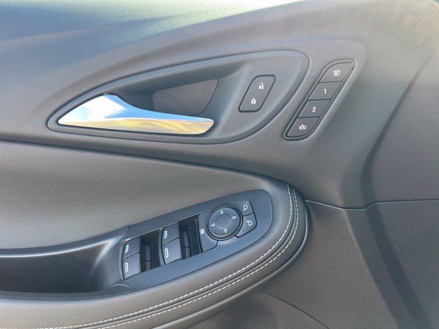 Used 2024 Buick Encore GX Avenir w/ Avenir Convenience Package FWD image 23