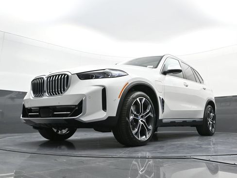 New 2026 BMW X5 xDrive50e image 24