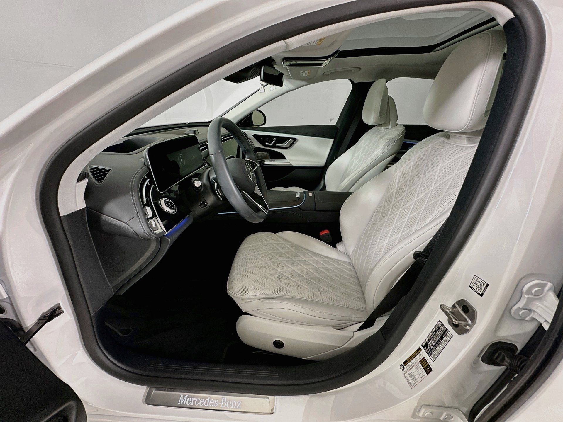 Used 2025 Mercedes-Benz E 450 4MATIC Sedan image 23