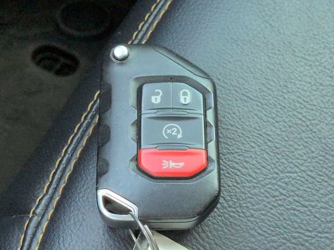 Used 2024 Jeep Wrangler Unlimited Sahara w/ Technology Group AWD/4WD image 29