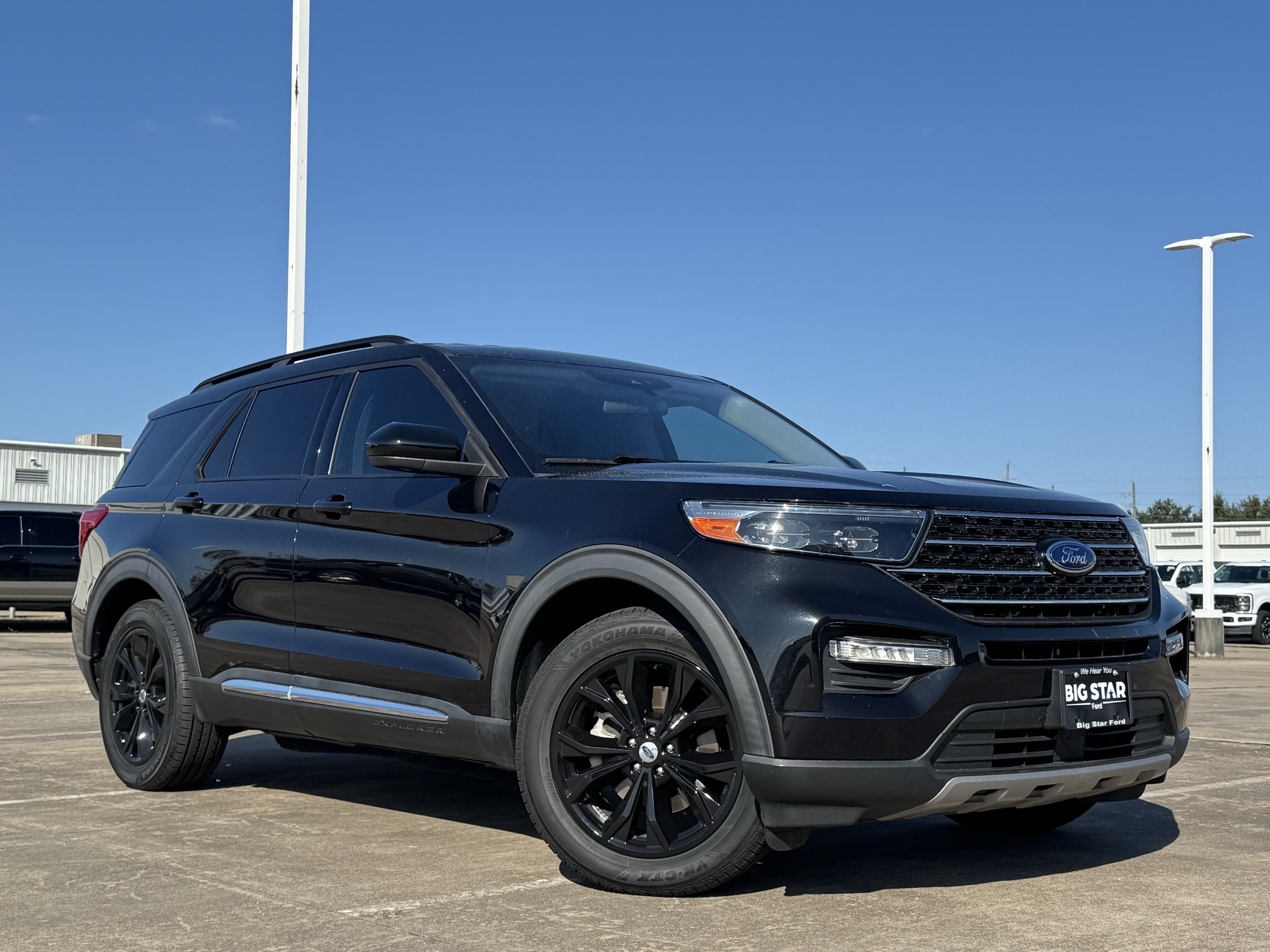 Used 2020 Ford Explorer XLT w/ Equipment Group 202A RWD image 2
