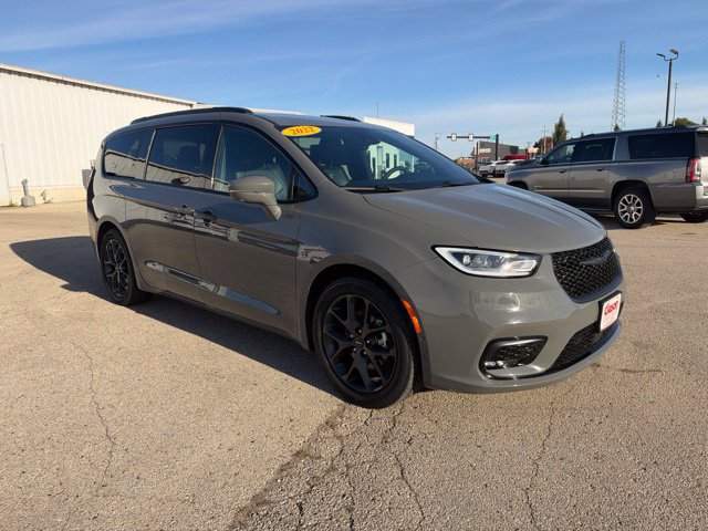 Used 2022 Chrysler Pacifica Touring-L w/ Uconnect Theater Family Group FWD image 5