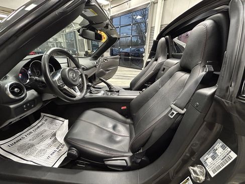 Used 2017 MAZDA MX-5 Miata RF Grand Touring image 44