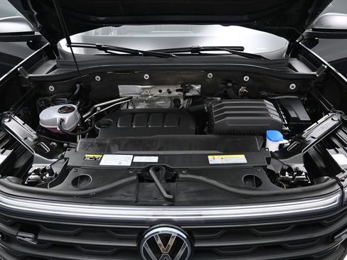 Used 2024 Volkswagen Atlas Cross Sport SEL R-Line AWD/4WD image 40