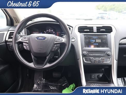 Used 2018 Ford Fusion SE w/ Fusion SE Technology Package FWD image 18