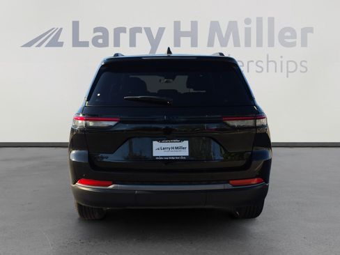 New 2026 Jeep Grand Cherokee Altitude AWD/4WD image 4