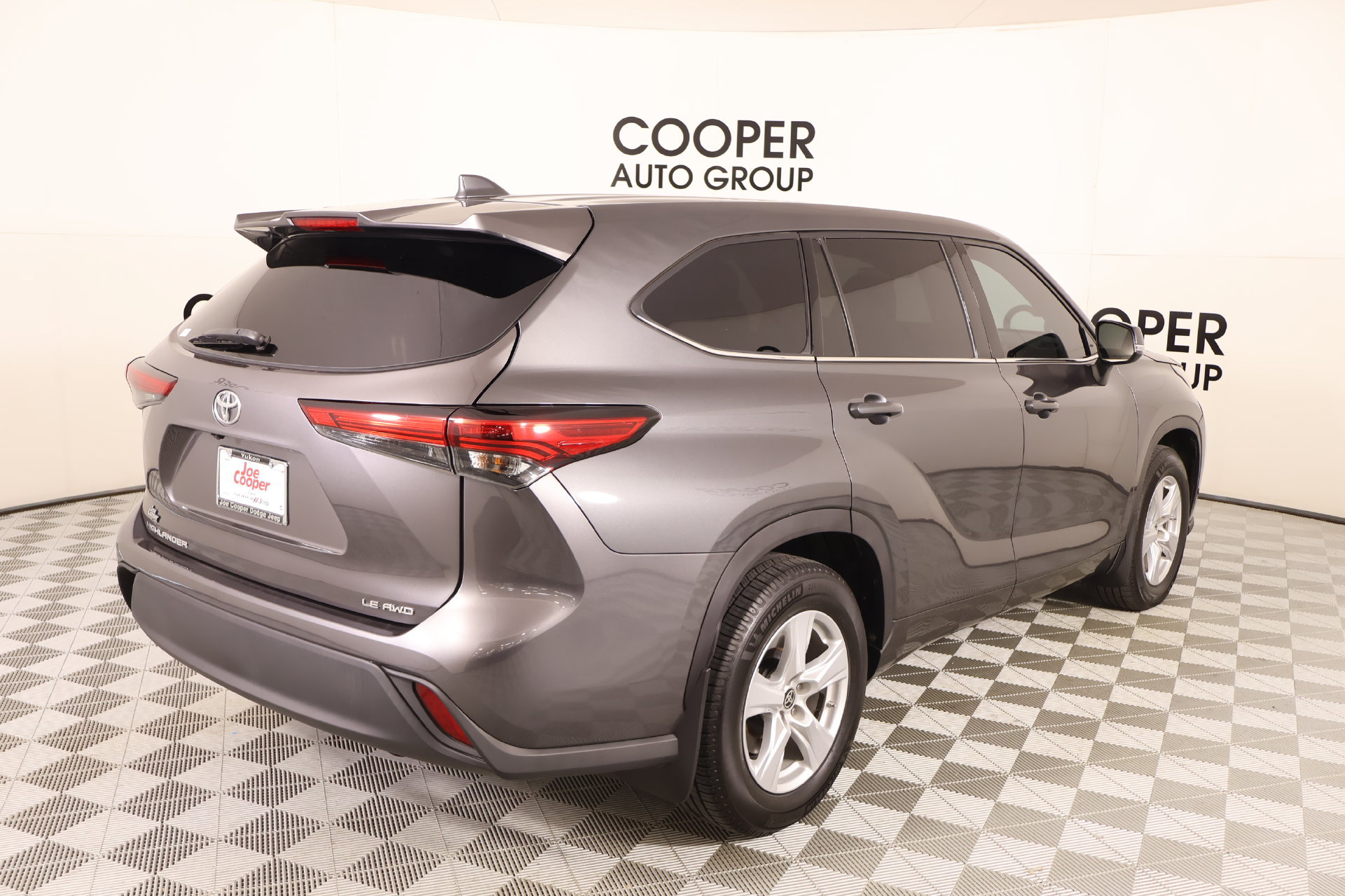 Used 2021 Toyota Highlander LE AWD/4WD image 20
