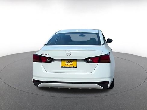 Used 2025 Nissan Altima 2.5 SV FWD image 12