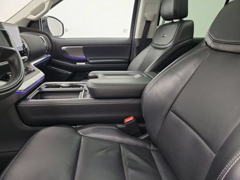 Used 2025 Ford Expedition Max Platinum AWD/4WD image 26