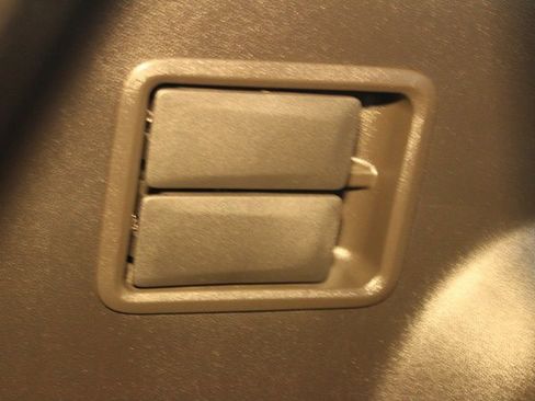 Used 2020 GMC Acadia SLE image 18