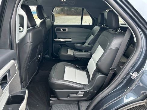 Used 2022 Ford Explorer XLT w/ Equipment Group 202A image 14