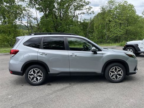 Certified 2023 Subaru Forester Premium AWD/4WD image 6