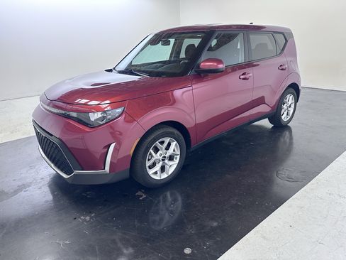 Used 2024 Kia Soul LX w/ Option Group 015 FWD image 9