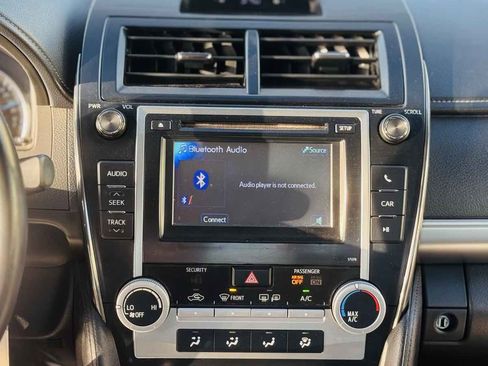 Used 2014 Toyota Camry SE image 19