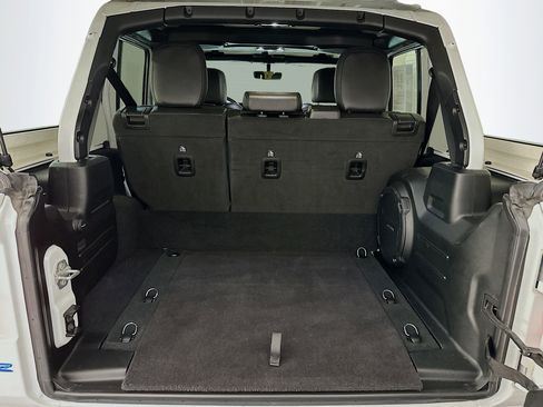 Used 2023 Jeep Wrangler Sahara image 30