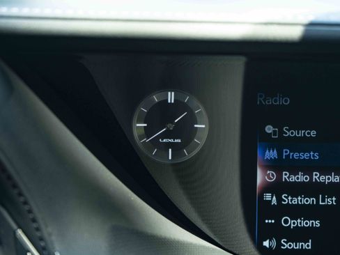 Used 2019 Lexus LS 500 F Sport w/ Accessory Package (Z2) AWD/4WD image 33