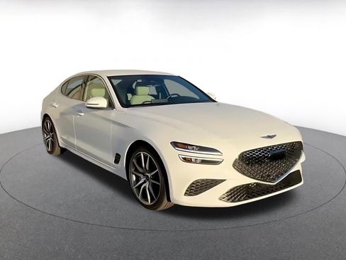 Used 2025 Genesis G70 2.5T image 3