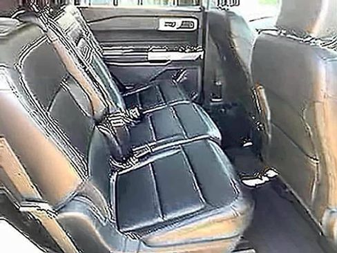 Used 2024 Ford Explorer XLT w/ Equipment Group 202A RWD image 5