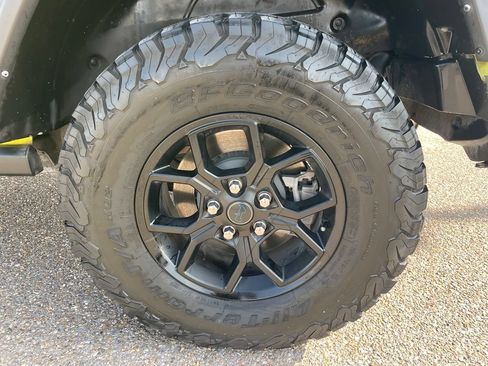Used 2024 Jeep Wrangler Unlimited AWD/4WD image 17