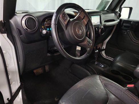 Used 2018 Jeep Wrangler Unlimited Sahara AWD/4WD image 14