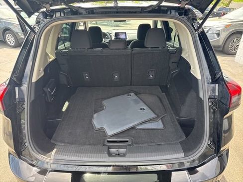 Used 2024 Nissan Rogue S AWD/4WD image 18