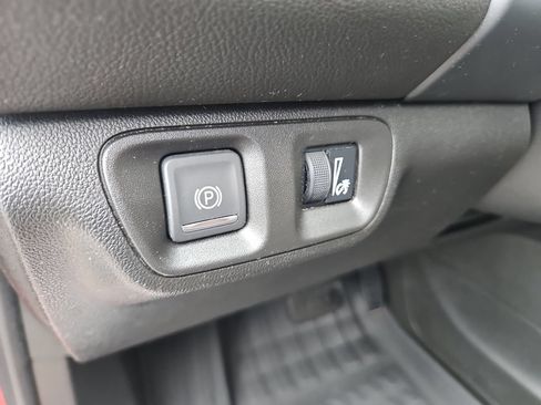 Used 2023 GMC Acadia SLT FWD image 23