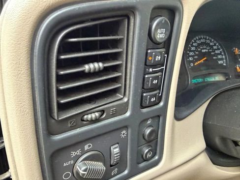 Used 2004 Chevrolet Avalanche Z71 w/ Sun And Sound Package image 7