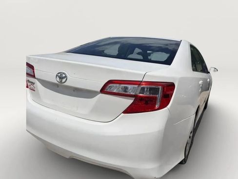 Used 2014 Toyota Camry FWD image 10