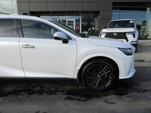 Used 2025 Lexus RX 350h image 12
