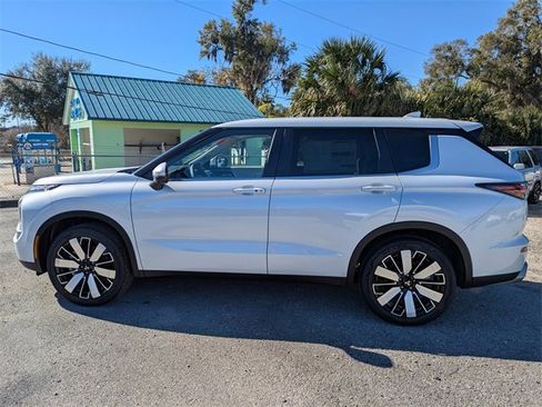 New 2025 Mitsubishi Outlander SE image 7