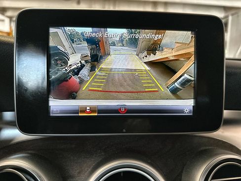 Used 2018 Mercedes-Benz GLC 300 4MATIC image 19