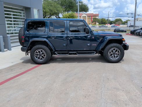Used 2025 Jeep Wrangler Unlimited Rubicon AWD/4WD image 11