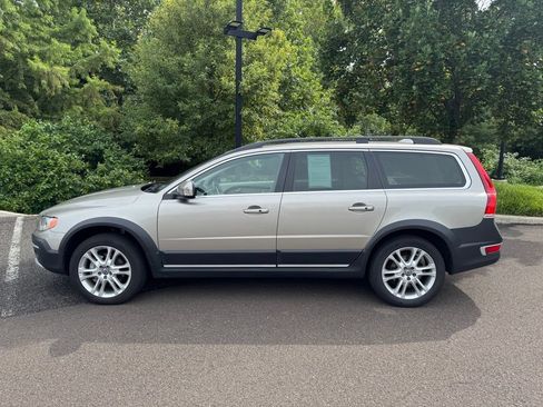 Used 2016 Volvo XC70 T5 Premier w/ Protection Package AWD/4WD image 2