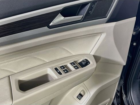 Used 2023 Volkswagen Atlas SE image 17