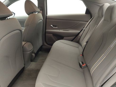 Used 2023 Hyundai Elantra SEL w/ Preferred Accessory Package FWD image 18