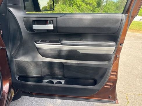 Used 2017 Toyota Tundra SR5 w/ SR5 Upgrade Package image 9