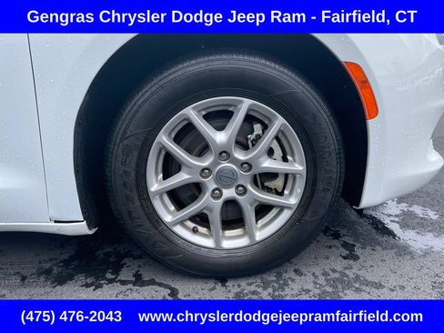 Certified 2024 Chrysler Voyager LX FWD image 9