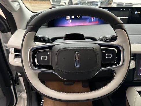 New 2025 Lincoln Navigator L Reserve image 14