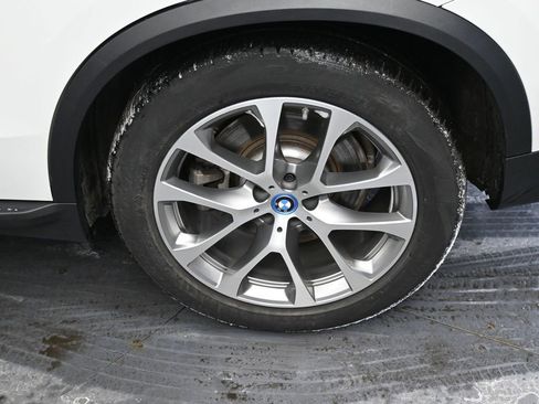 Used 2025 BMW X5 xDrive50e image 14
