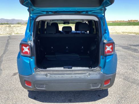 Used 2021 Jeep Renegade Latitude FWD image 14