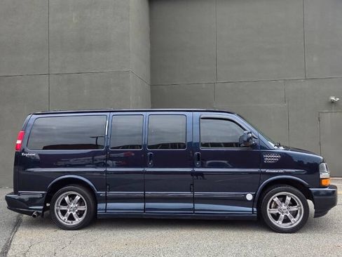 Used 2010 Chevrolet Express 1500 AWD w/ Preferred Equipment Group image 4
