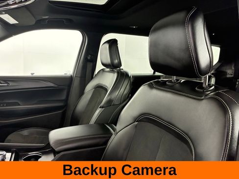 Used 2024 Jeep Grand Cherokee L Altitude image 11