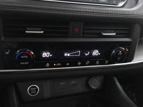 Used 2023 Nissan Rogue SV w/ SV Premium B Package image 23