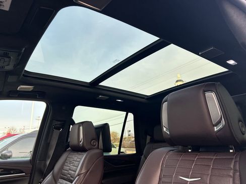 Used 2023 Cadillac Escalade Sport Platinum w/ LPO, ONYX Package image 20