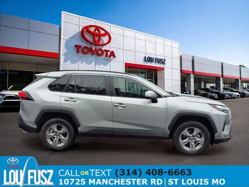 Used 2025 Toyota RAV4 XLE AWD/4WD image 1