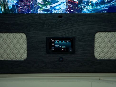 Used 2024 Mercedes-Benz Sprinter 3500 image 25